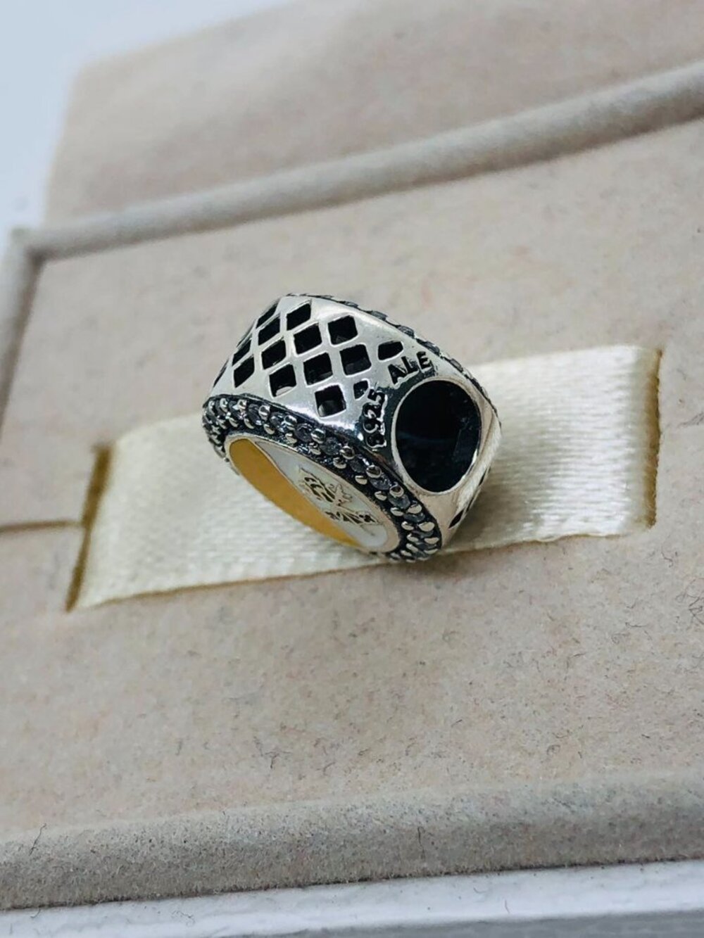✨🔥Pandora VATICAN Flag Exclusive Charm Bead - Picture 3 of 4